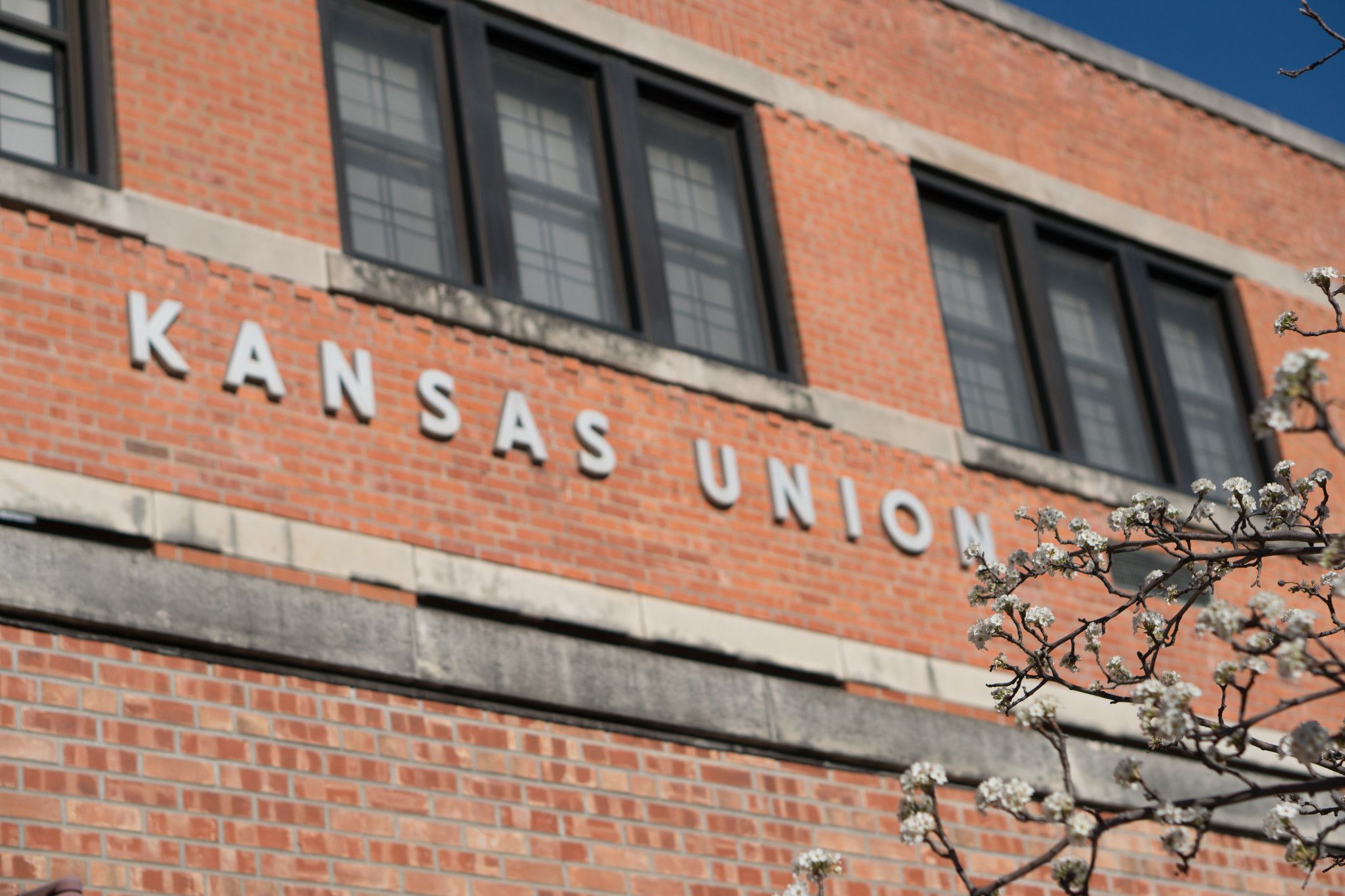 Picture of the front of Kansas Memorial Union